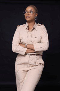 photo_ensemble_lin_beige_face